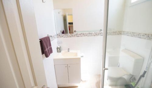 1 Bedroom Holiday Unit