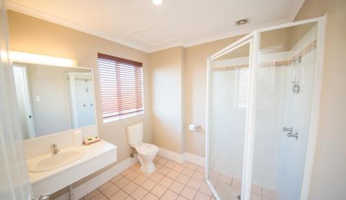Deluxe One-Bedroom Apartment