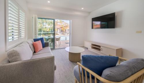 One-Bedroom Apartment with Swimout