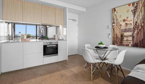 2 Bedroom 1 Bathroom Apartment on level 9 with Parking and Harbor Views