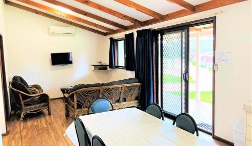 Superior 2 Bedroom Cabin - Sleeps 6