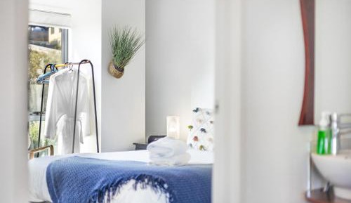 Queen Suite with Spa Bath