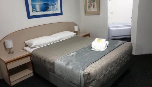 Standard Queen Room