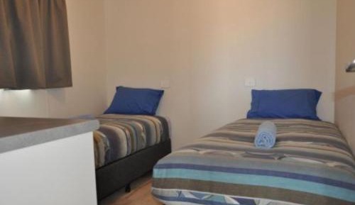 Deluxe 2 Bedroom Cabin - Sleeps 4
