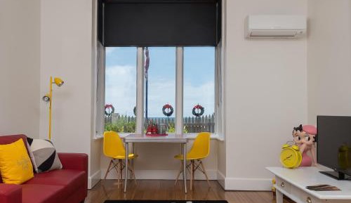 One-Bedroom Studio Apartment with Ocean View