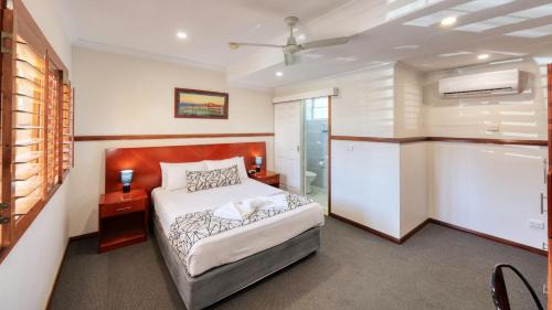 Deluxe Queen Room