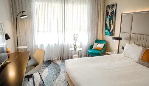 Deluxe Queen Room