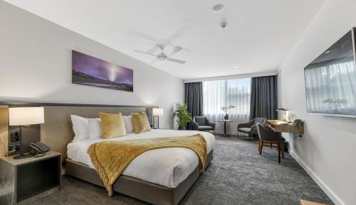 Deluxe King Suite
