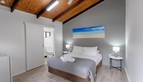 Queen Room with Private Bathroom