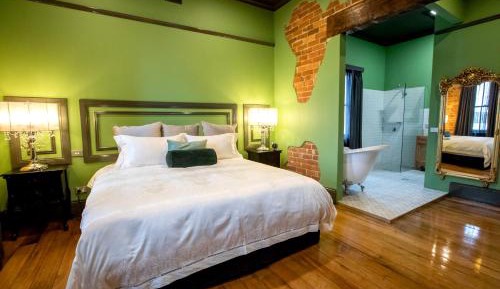 Deluxe King Suite