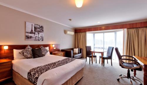 Executive Queen Room with Spa Bath 
