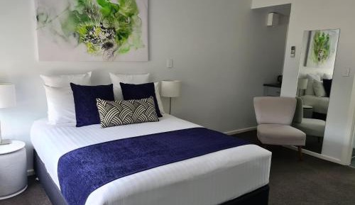 Deluxe Queen Room
