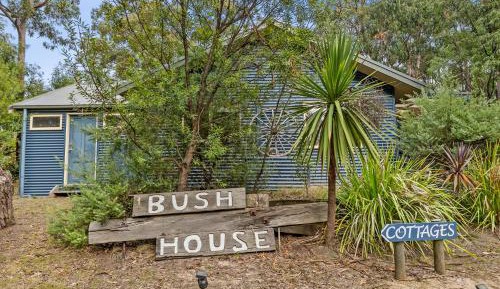 Bush House - Group Accommodation for up to 9 Pax