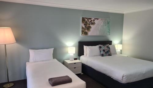Queen Suite with Spa Bath