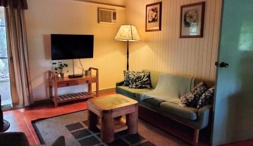 TimberLoo Cottage 4 (1 Queen Bed) SPA & Wood Stove