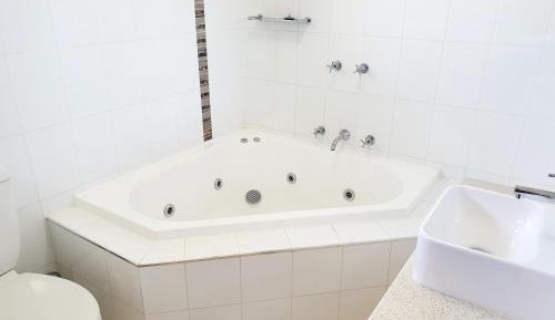 Deluxe Queen Spa Studio