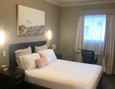 Deluxe Queen Room