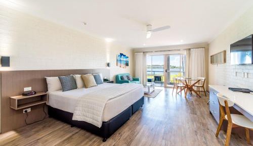 Premium King Waterfront Motel Room