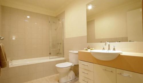 Deluxe Three-Bedroom Apartment