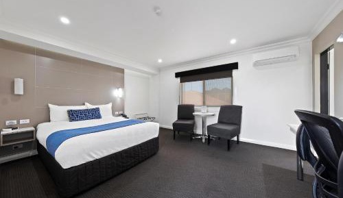Deluxe Queen Room