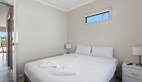 Deluxe Family Cabin (4 People)