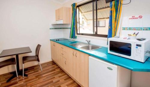 Economy Studio Room - Queen (No Bathroom)