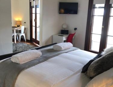 Deluxe King Suite