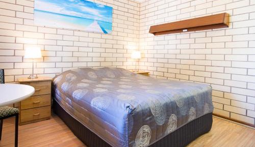Budget Queen Room