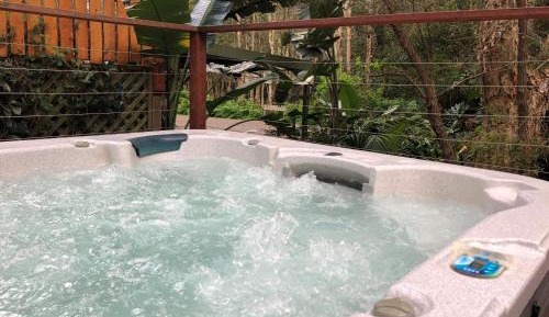 Four-Bedroom House with Hot Tub