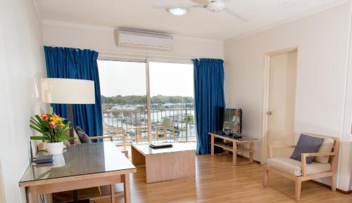 Standard One Bedroom Apartment Water View includes Free Parking & Wifi