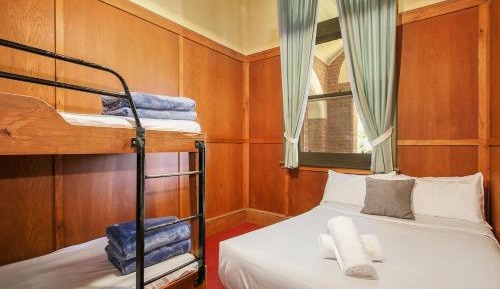 Standard Twin Room with Shared Bathroom