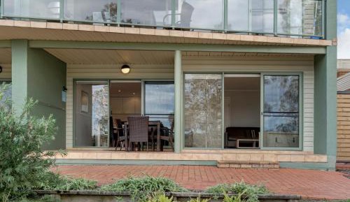 Deluxe 1 Bedroom Riverview Apartment