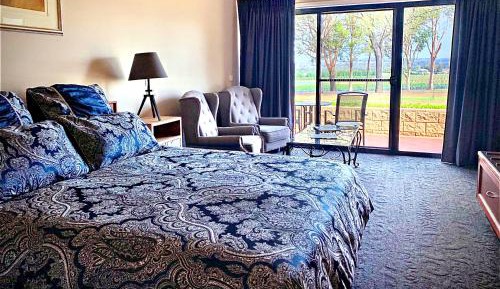 Vineyard View - Deluxe Queen Room 