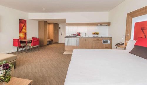 Deluxe Suite with King Bed 