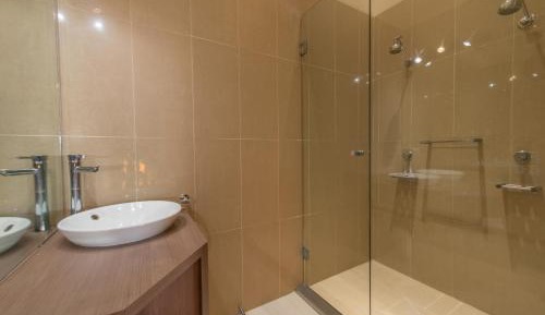Bayview Tower Suite