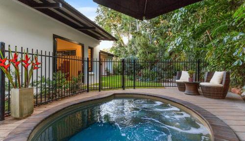 King Suite with Pool View