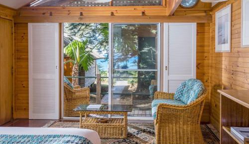 Garden Bungalow with Hot Tub