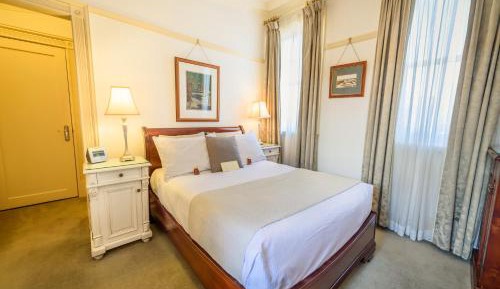 Junior Queen Room with Spa