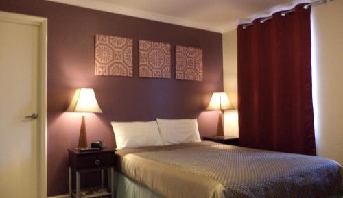 Queen Room with Private Bathroom