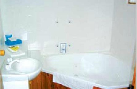 Queen Room with Spa Bath