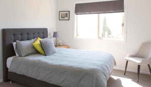 Queen Room  (Shared Lounge & Kitchen)