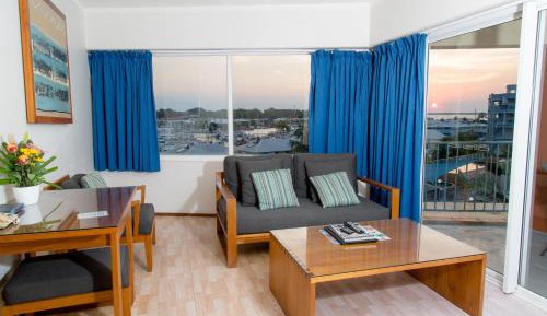 Standard Two Bedroom Apartment Water Views includes Free Parking & Wifi