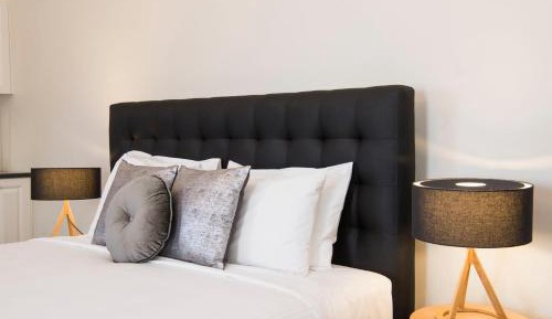 King Room with Balcony - Suite 1