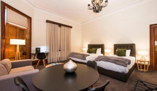 Queen Room - Disability Access - Suite 5