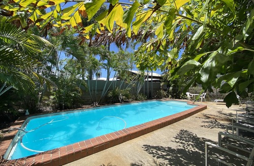 Bowen Hotel | Palm View Holiday Apartments
