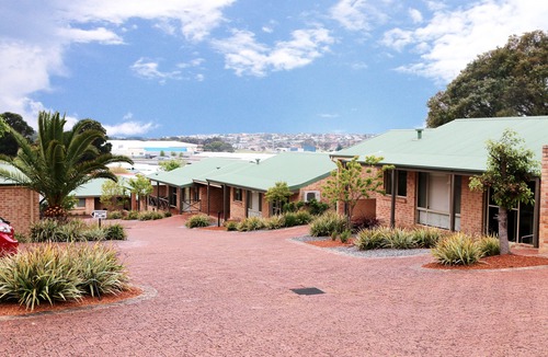 Centennial Park Hotel | Quality Apartments Banksia Gardens
