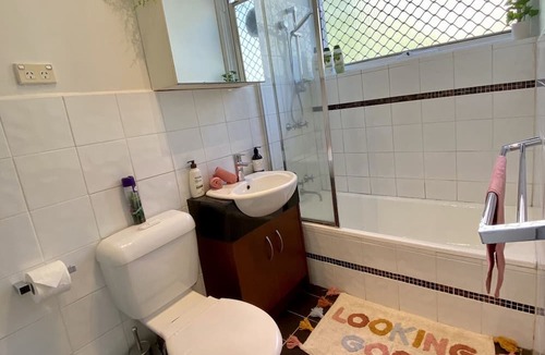 St. Kilda East Apartment | Spacious Secure Ground Level 1 Bedroom Apartment