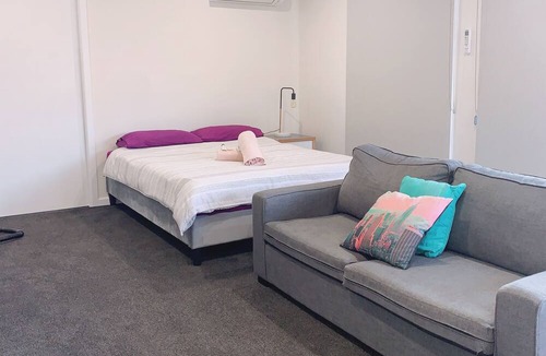 Colac West Hotel | Colac Otway Caravan & Cabin Park