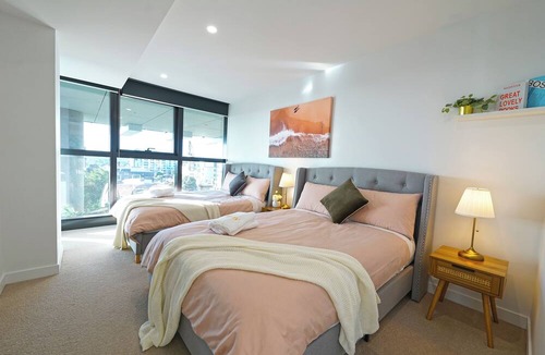 Box Hill Apartment | Condo Exceptional 3BR