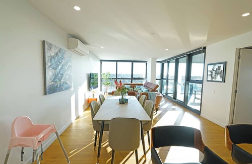 Box Hill Apartment | Condo Exceptional 3BR